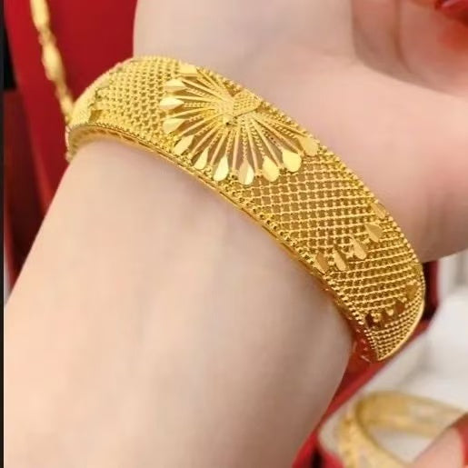 Gold Hollow Fan Filigree Bangle – Sand Gold Wide Cuff with Sunburst & Mesh Pattern
