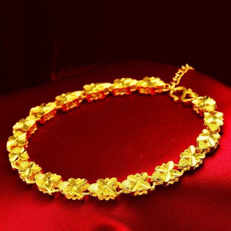 Golden Four-Leaf Clover Bracelet – Sand Gold