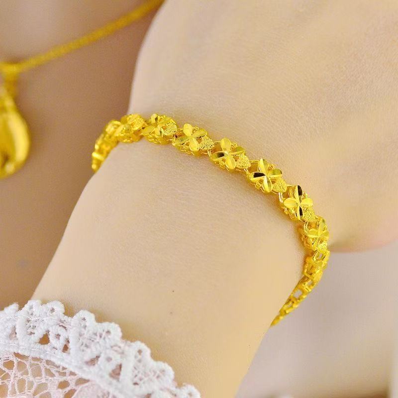 Golden Four-Leaf Clover Bracelet – Sand Gold