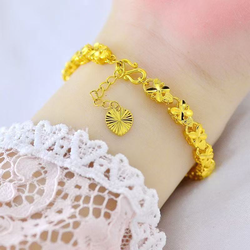 Golden Four-Leaf Clover Bracelet – Sand Gold